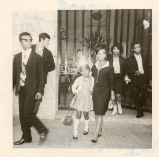 La famille devant l'Hôtel Oltra à Palma de Maillorca